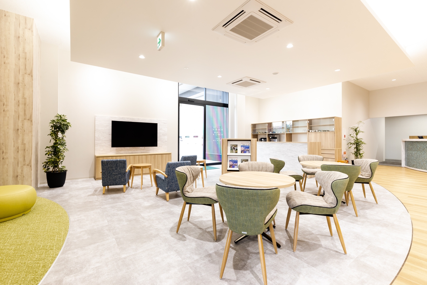 81 店舗内観