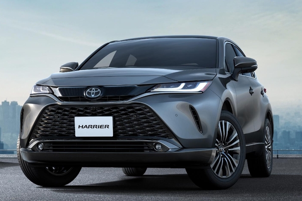 （左）：Z“Leather Package”（ハイブリッド・2WD）