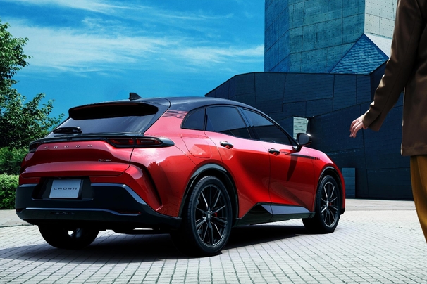 【モデル入り素材】SPORT RS（2.5Lプラグインハイブリッド車）