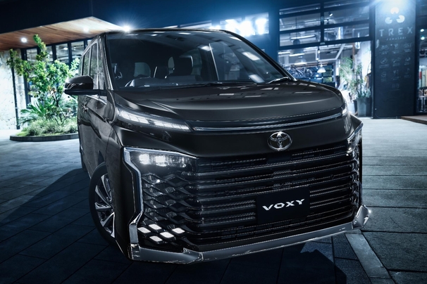 【モデル入り素材】S-Z（ハイブリッド・2WD・7人乗り）