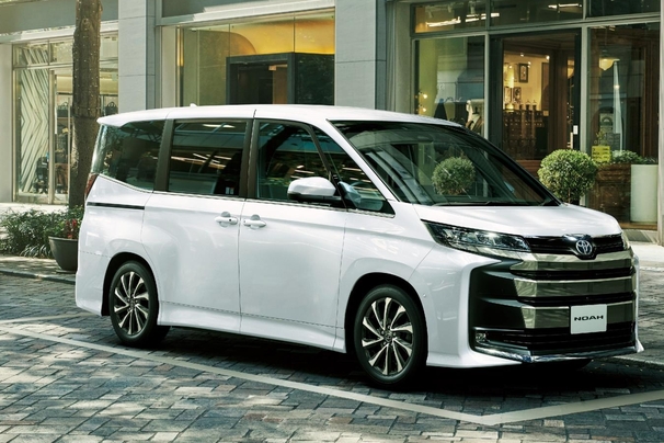 【モデル入り素材】S-Z（ハイブリッド・2WD・7人乗り）