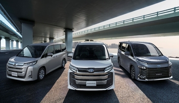 左からノア HYBRID Z